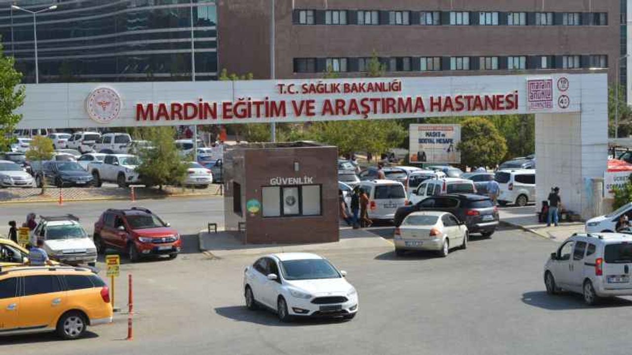 TIR, motosiklete çarptı