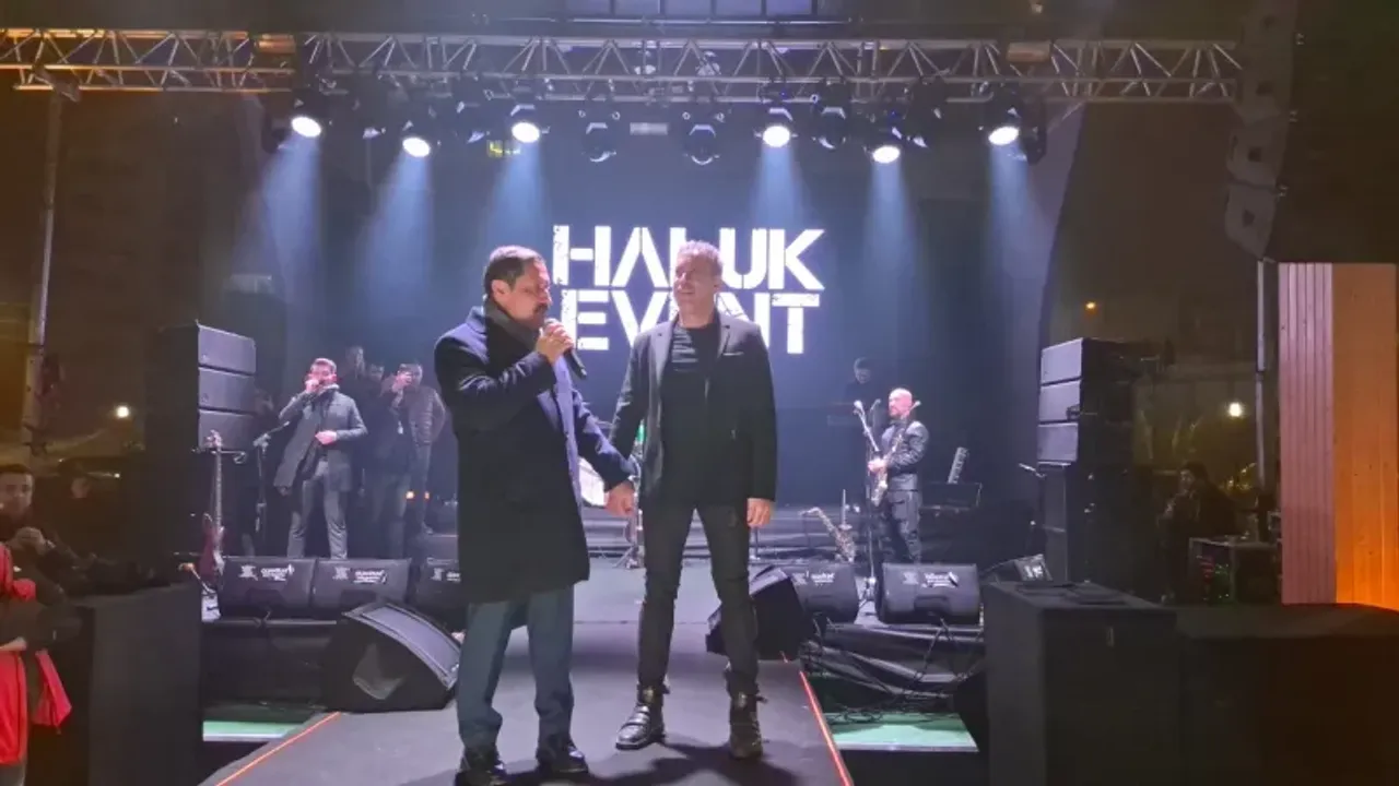 Haluk Levent, depremzedeler için konser verdi
