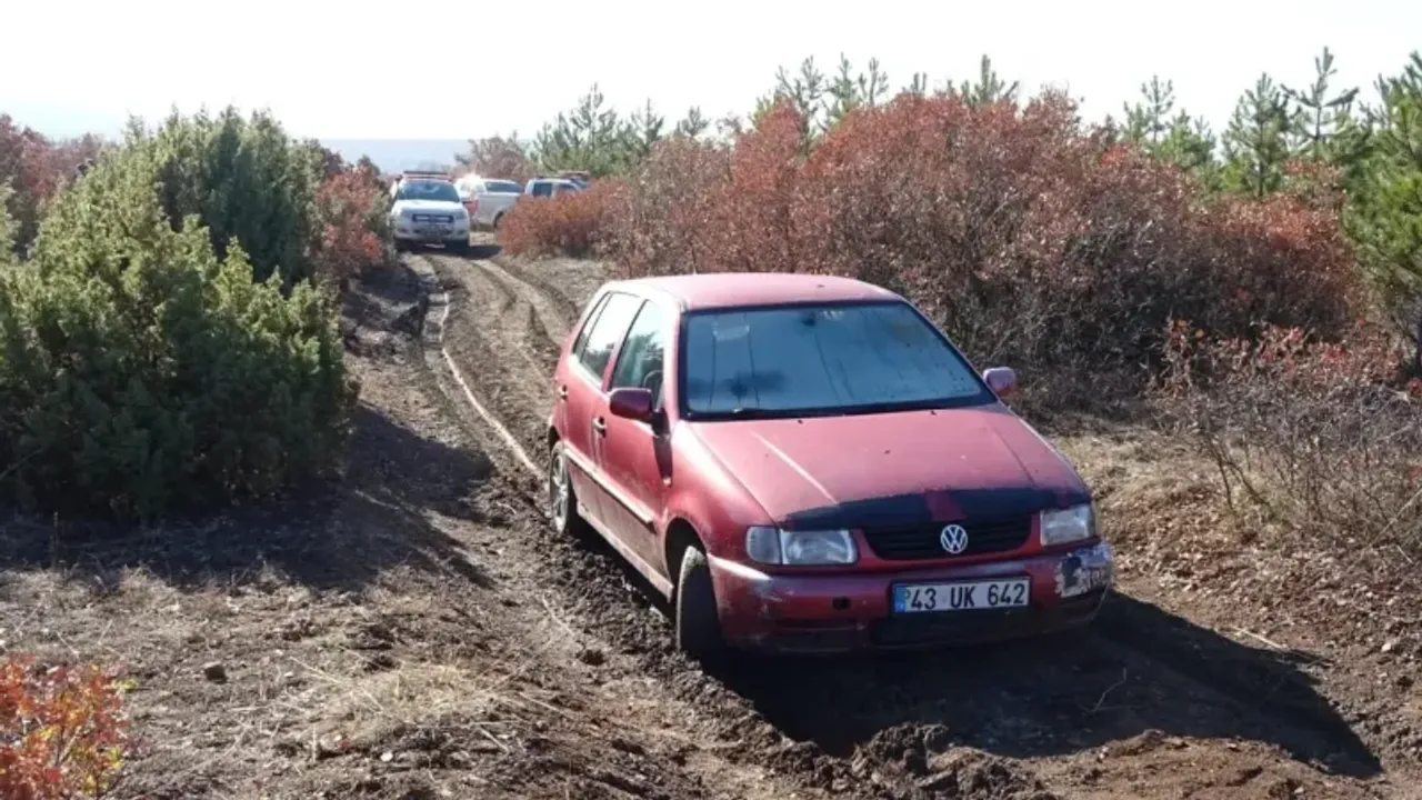 Çamura saplanmış aracı bulundu