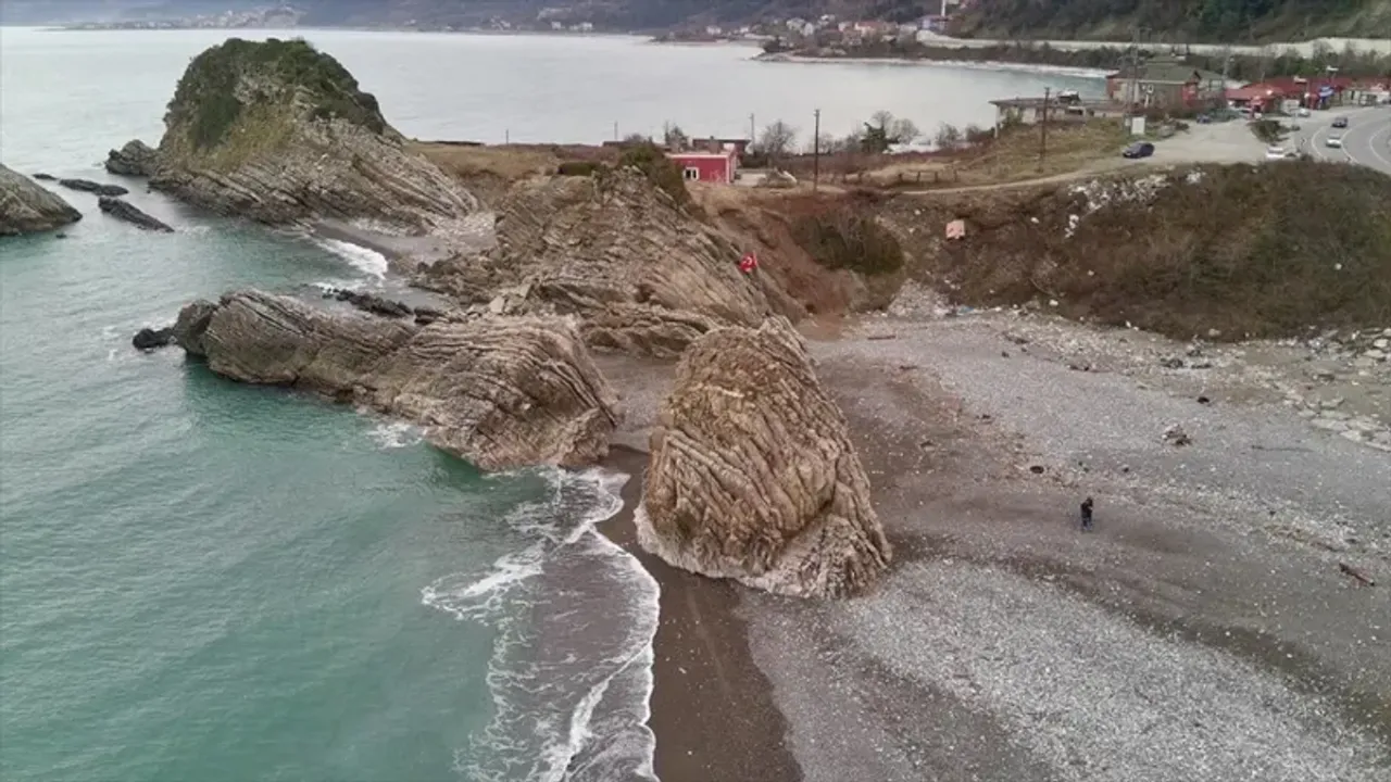 Sinop'ta deniz çekildi