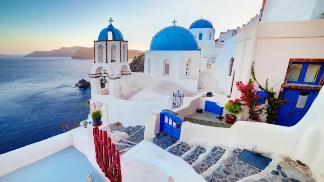 Yunanistan'ın Santorini Adası'nda eğitime ara verildi