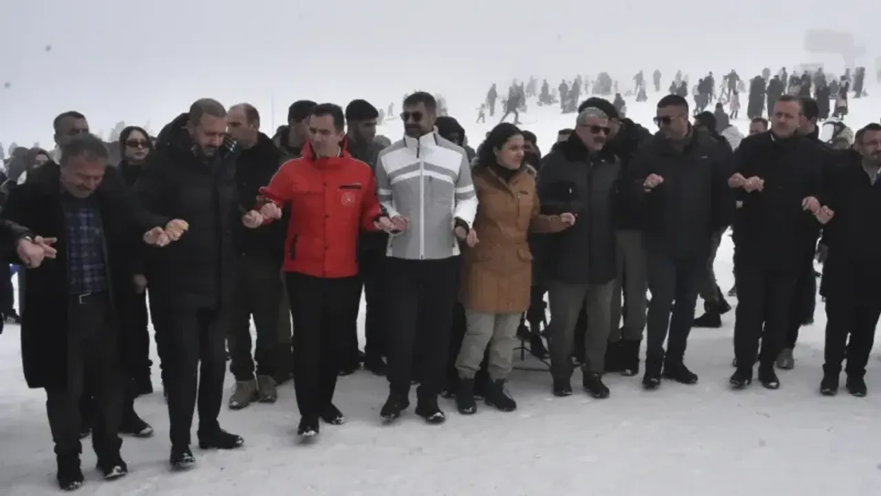 Bitlis'te 'Meşaleli Kayak ve Müzik Festivali' 