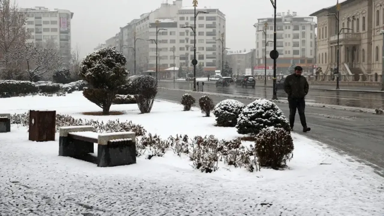 Sivas'ta kar yağışı etkisini gösteriyor