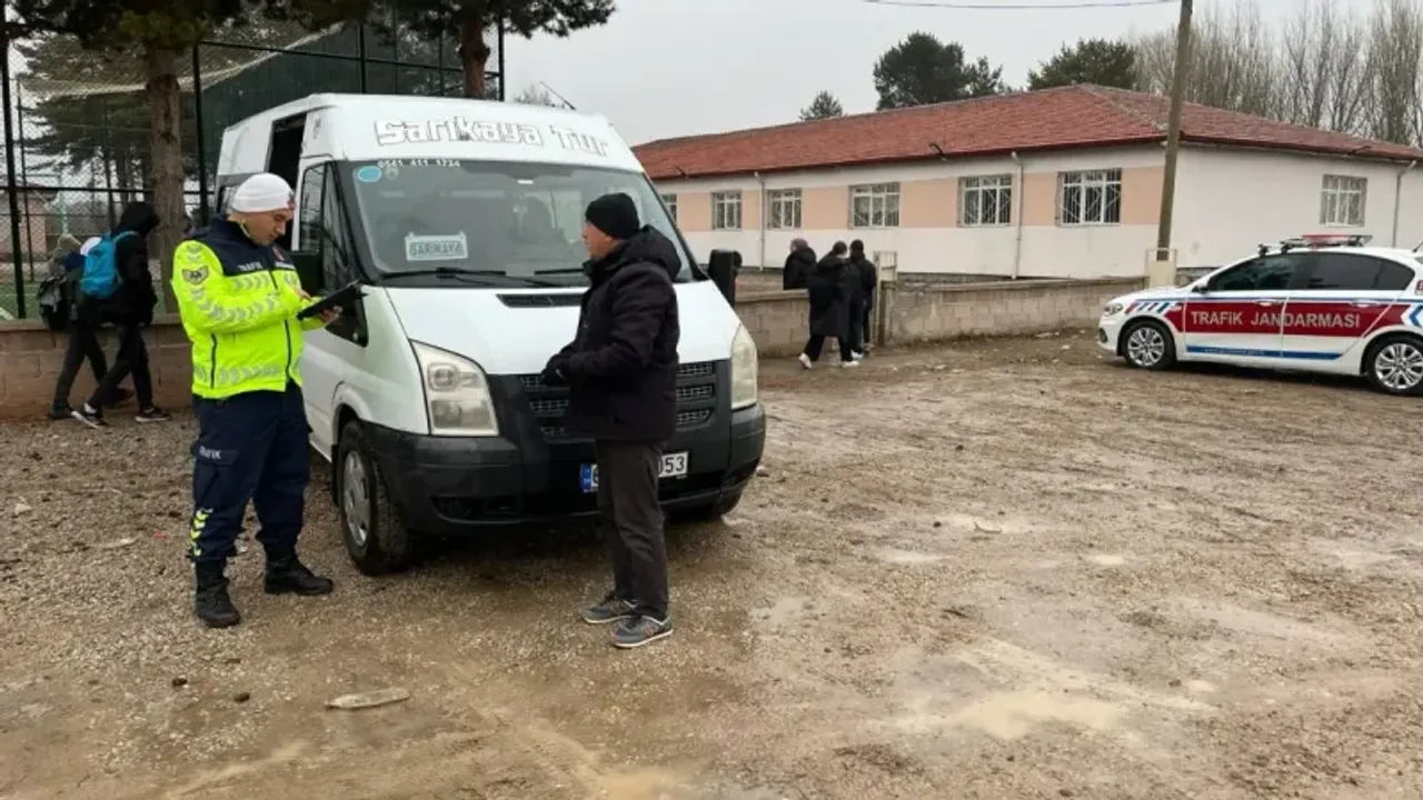 Yozgat’ta jandarmadan okul servislerine denetim