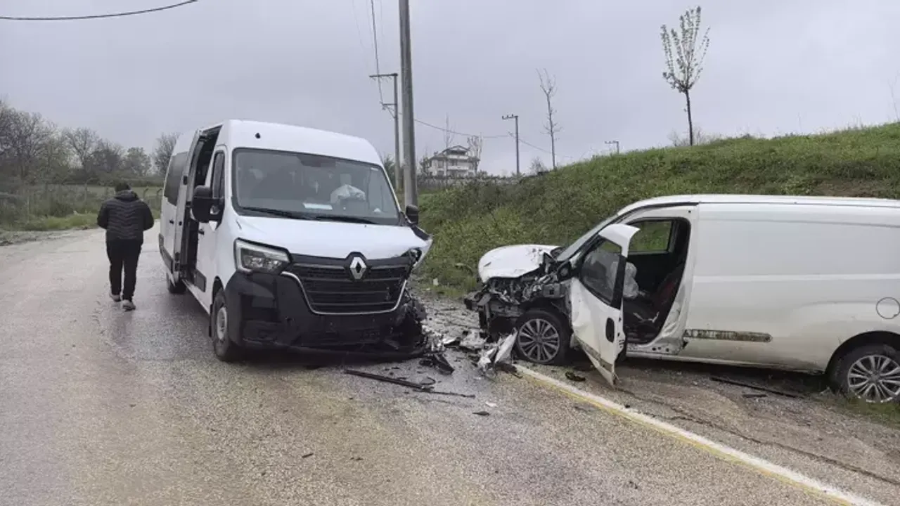 İnegöl'de meydana gelen trafik kazasında 13 kişi yaralandı.