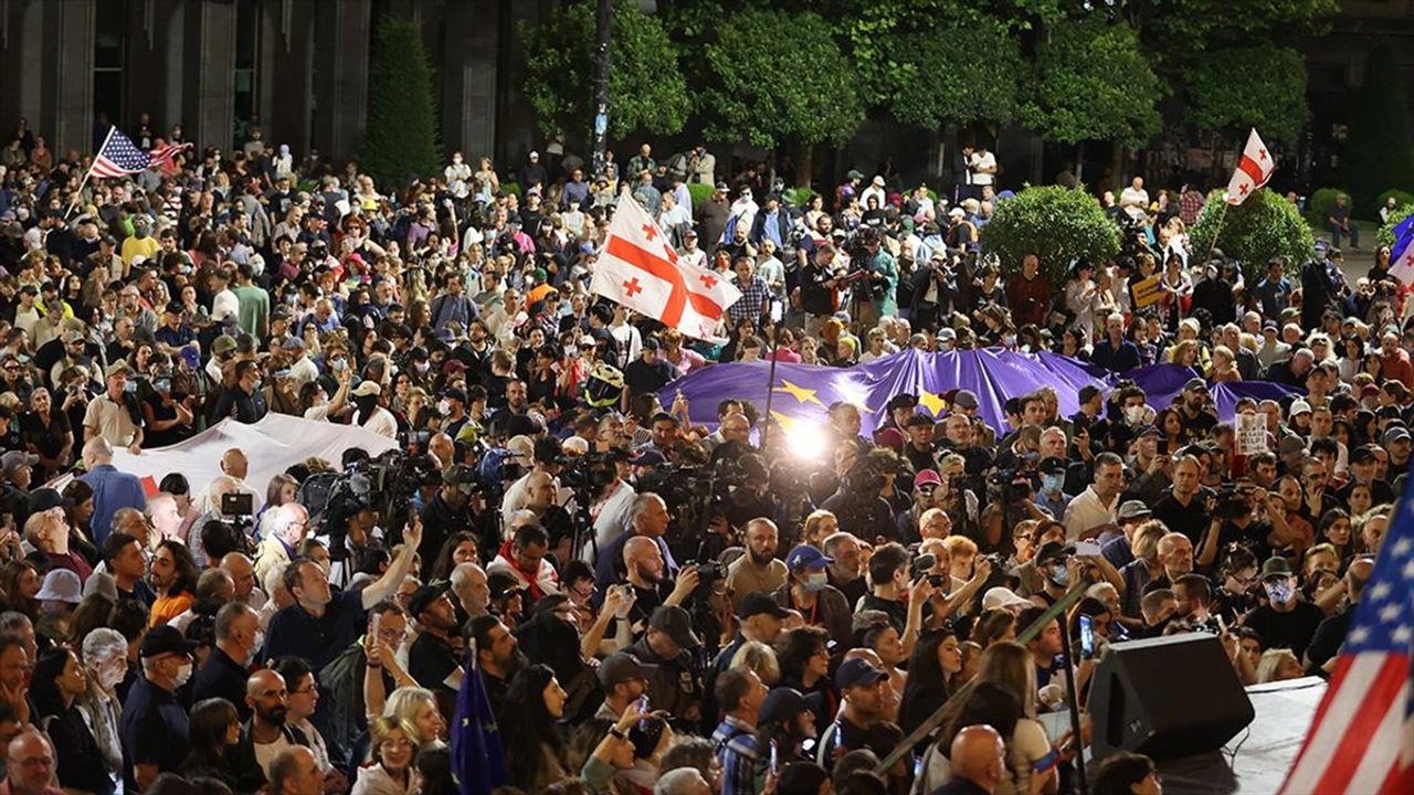Tiflis’te Göstericilere Özgürlük Talebiyle Protesto