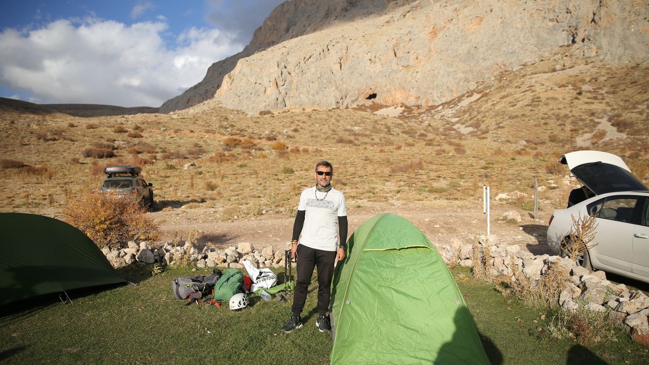 61 yaşındaki emekli mühendis Yaver Demirel, 1,5 yılda Türkiye’nin zirvelerini fethetti
