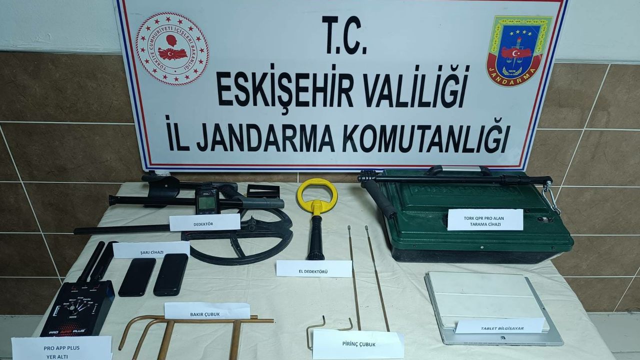 Eskişehir'de kaçak kazı yapan şüpheliler yakalandı
