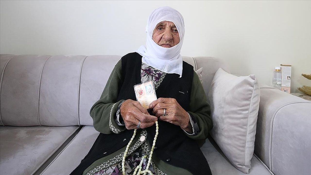 Esmer Ninenin En Büyük Üzüntüsü Biri Atatürk'ü Görememek