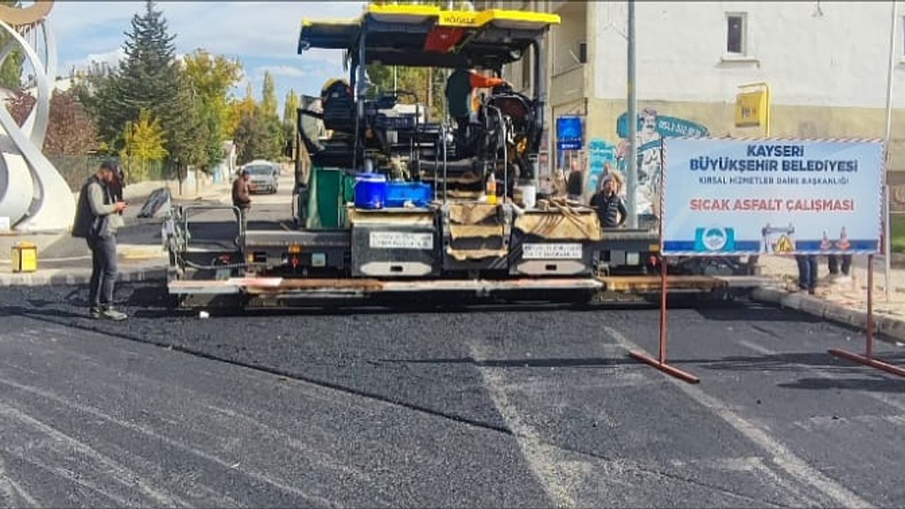Kayseri Büyükşehir Belediyesi'nden Pınarbaşı ilçesine asfaltlama çalışması