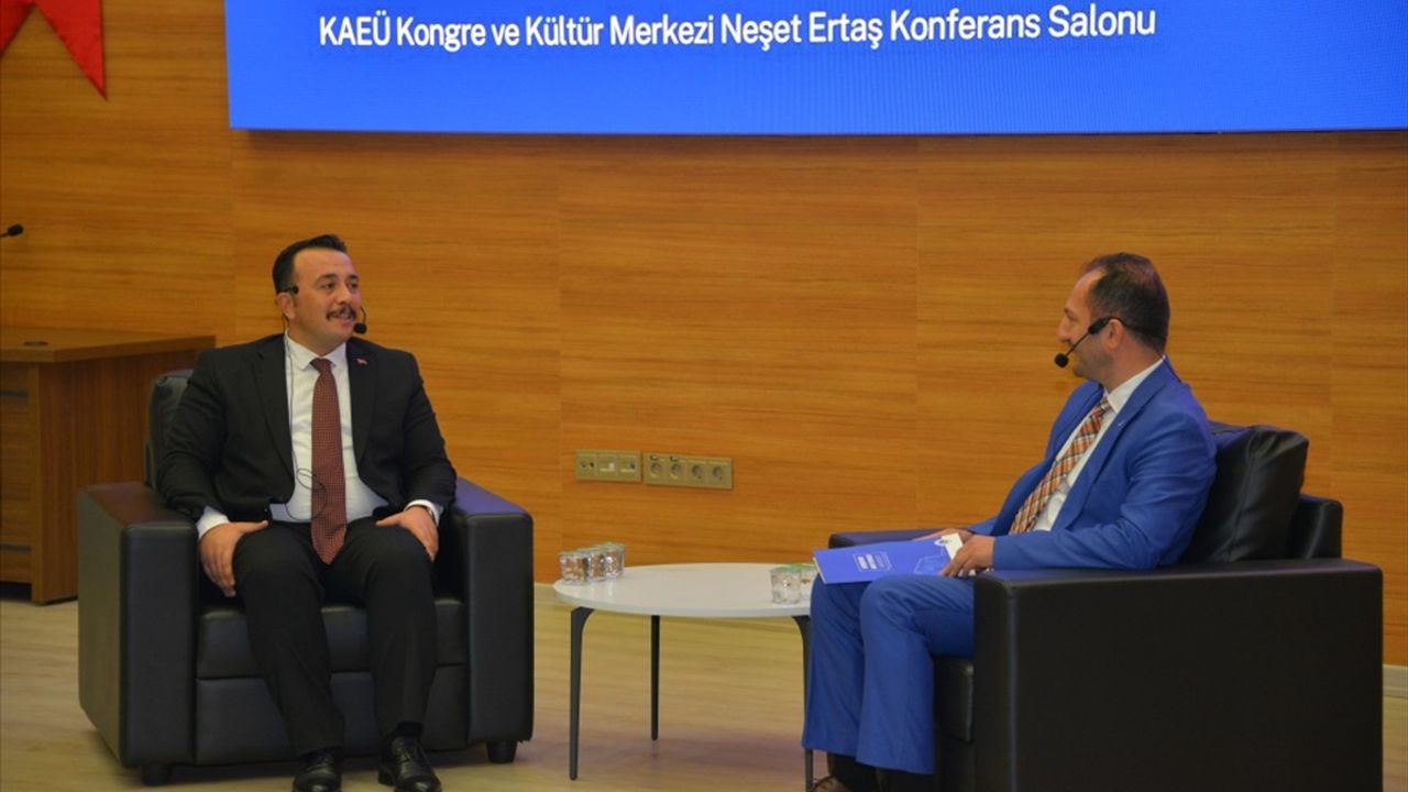 Kırşehir Cumhuriyet Başsavcısı öğrencilerle bir arada