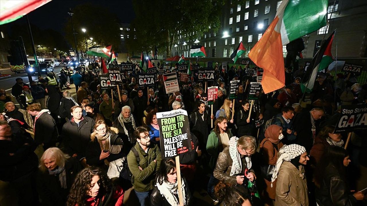 Londra’da İsrail’in Gazze Saldırıları Protesto Edildi