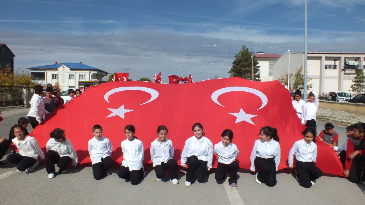 Ulaş'ta Cumhuriyet'in 102. yılı Kutlandı