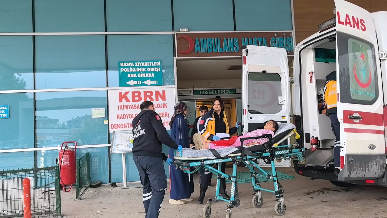 250 kiloluk demir kapı çocuğun üzerine devrildi