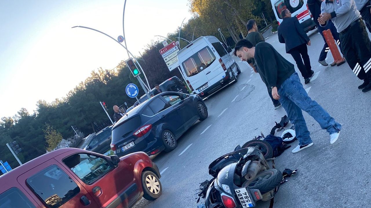 Ambulansın çarptığı üniversite öğrencisi hayatını kaybetti