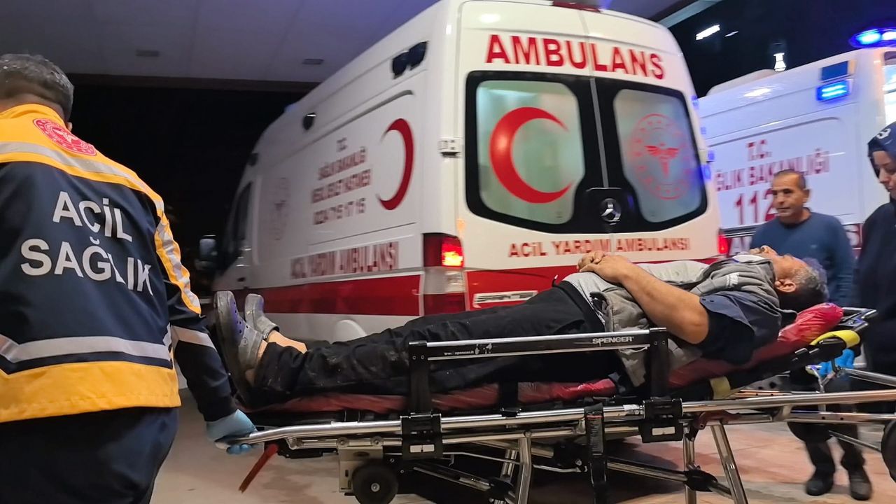 Bursa'da ahırın çatısında onarım yaparken düştü