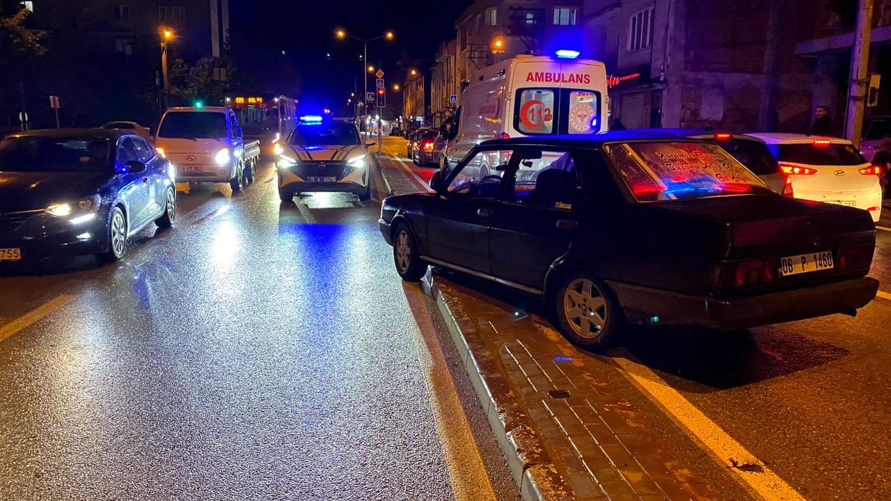 Bursa'da fenalaşan sürücü refüje çarptı