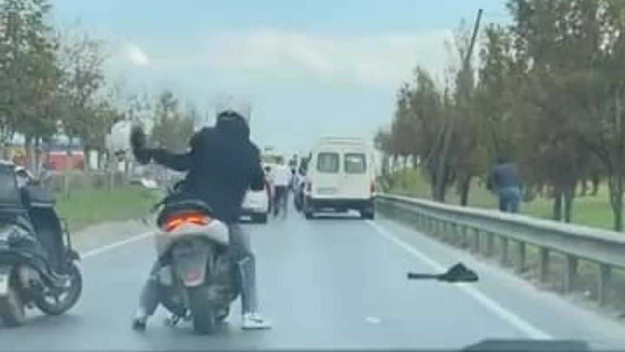 Esenyurt'ta minibüse sopalı saldırı