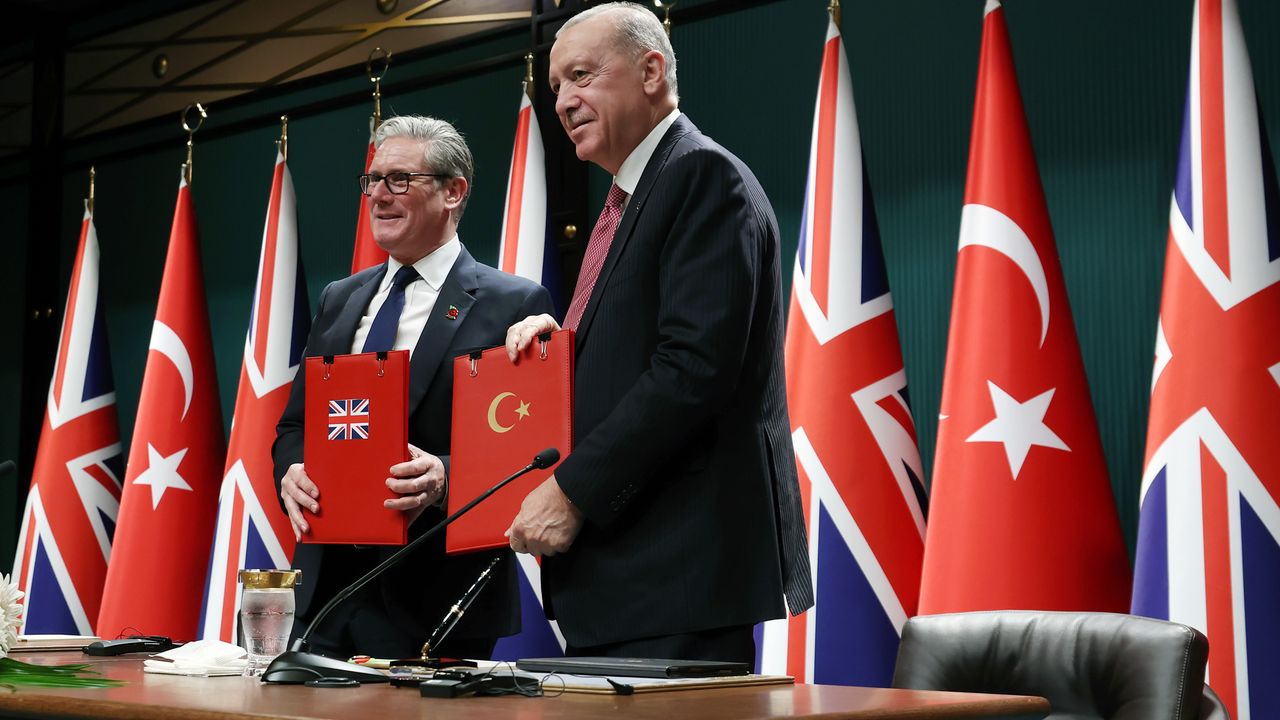 Eurofighter Typhoon anlaşması için imzalar atıldı