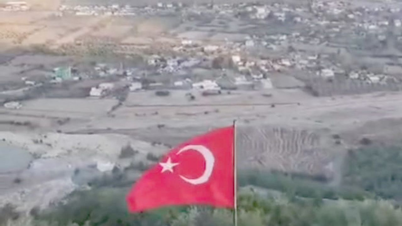 Gaziantep'te 1100 Rakımda Türk Bayrağı