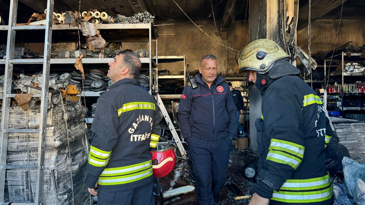 Gaziantep'te hırdavat dükkanında çıkan yangın 2 saatte söndürüldü
