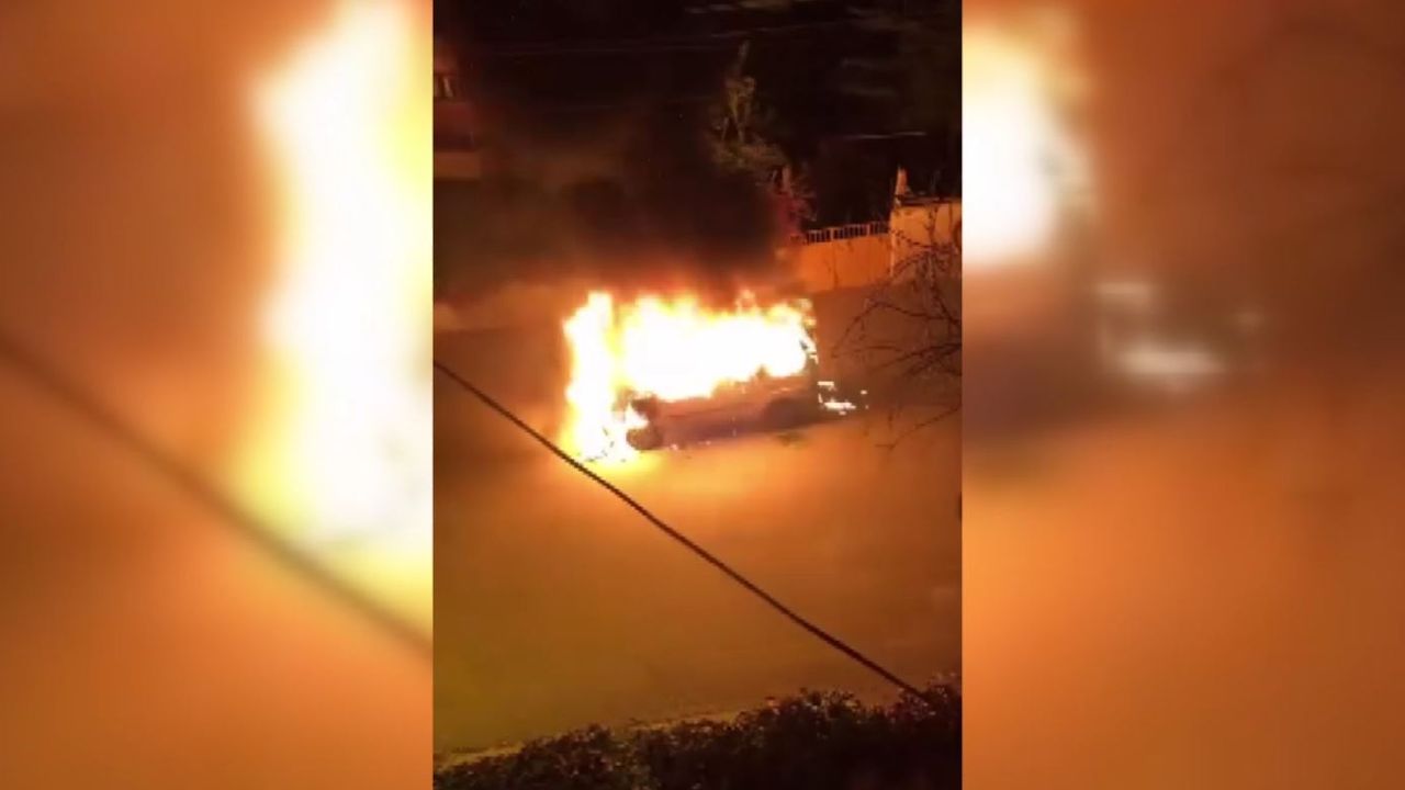 Hareket halindeki hafif ticari araç yandı