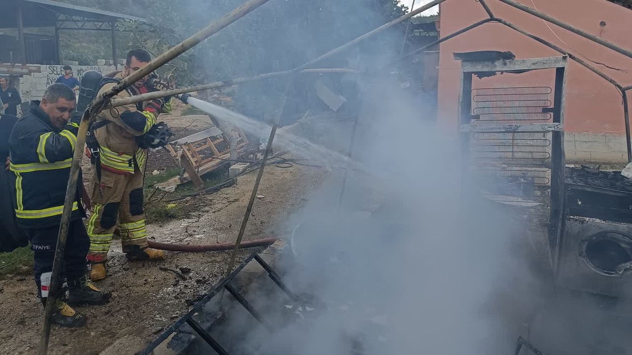 Hatay'da Konteyner Yangınında Acı Kayıp