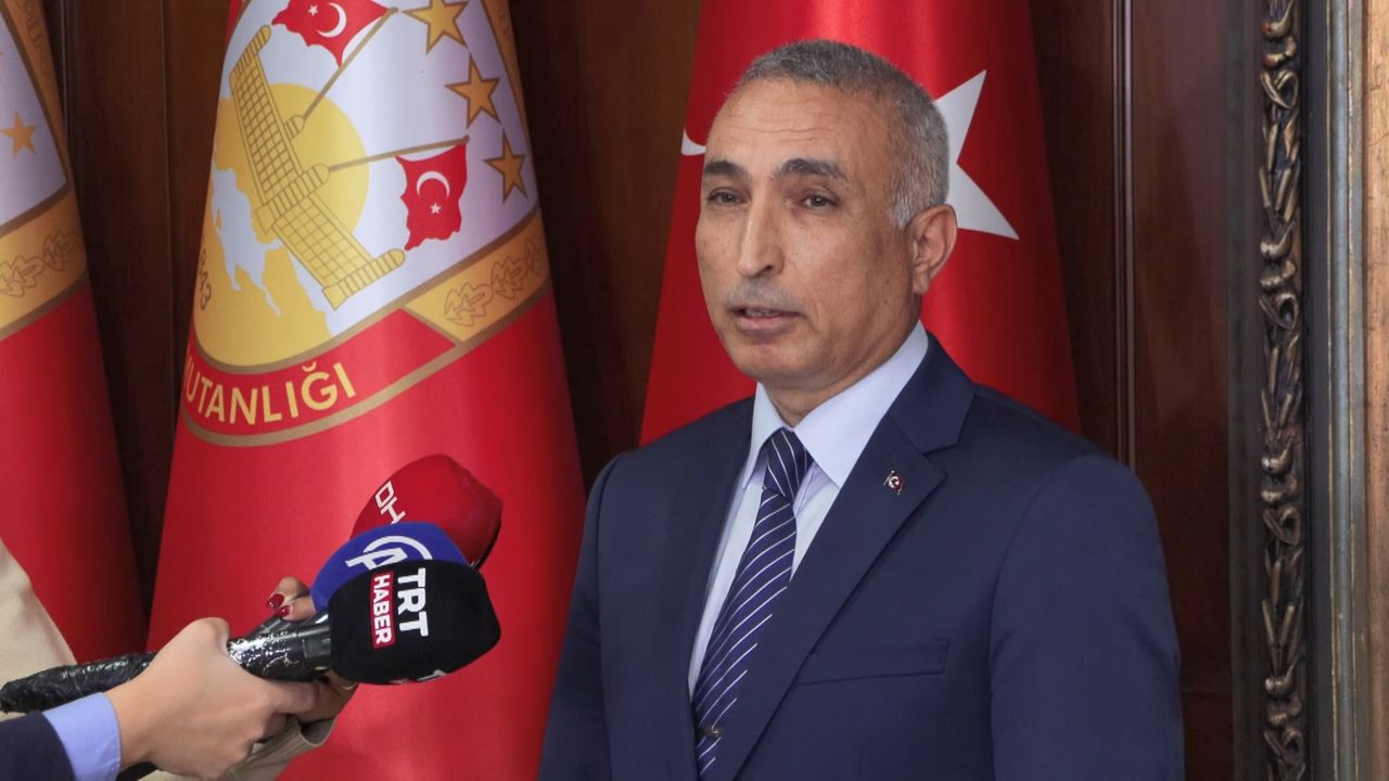 İş insanı İsmet Acar'dan Türk Silahlı Kuvvetleri Dayanışma Vakfı'na bağış