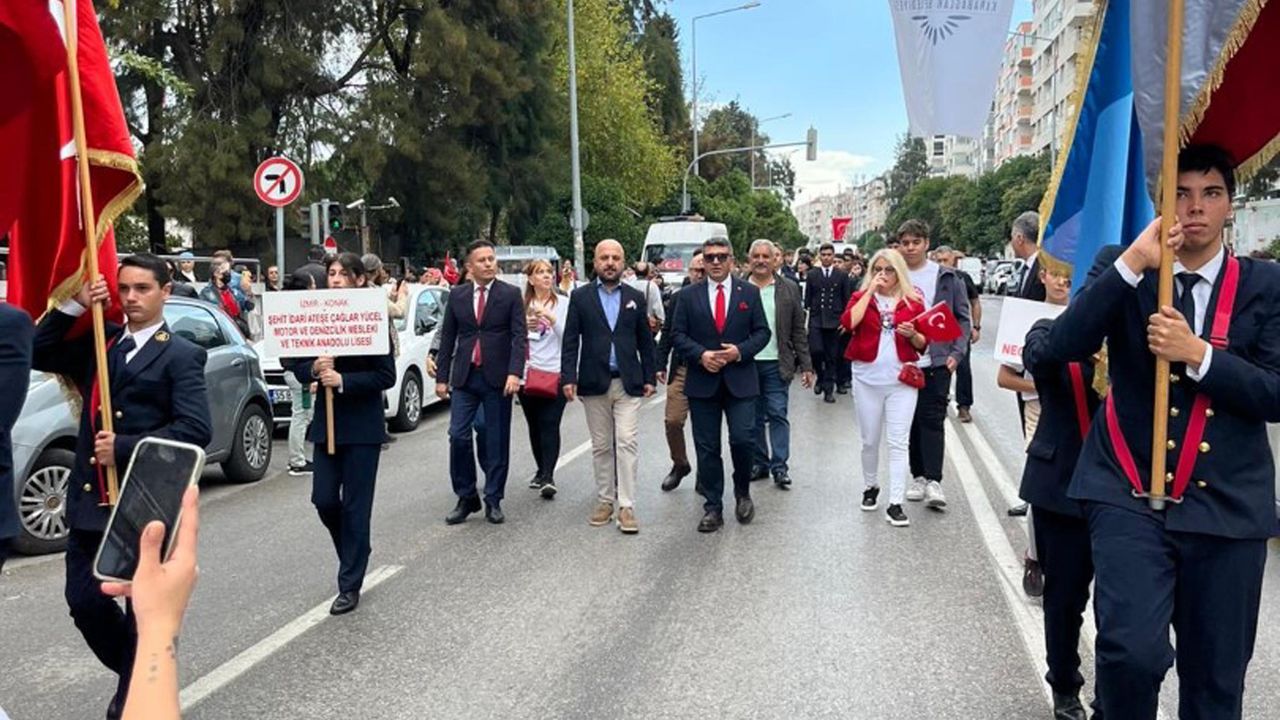 İzmir'de 29 Ekim yürüyüşü