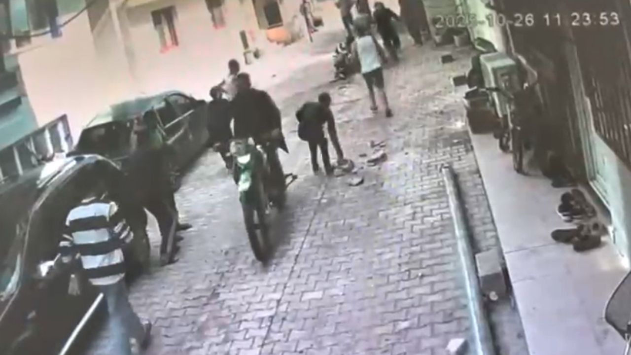 Park kavgasında kaldırım taşıyla saldırdılar