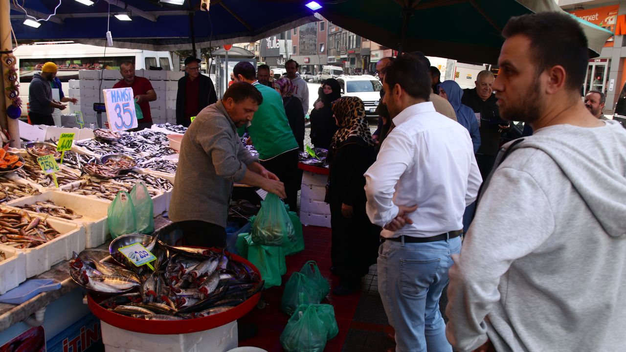Rize'de hamsi bolluğu fiyatlara yansıdı