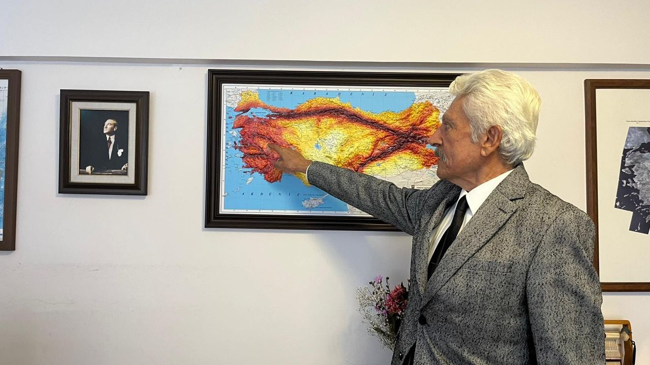 'Sındırgı'da Sıcak Su ve Buhar Faaliyetleri Deprem Fırtınasında Etken'