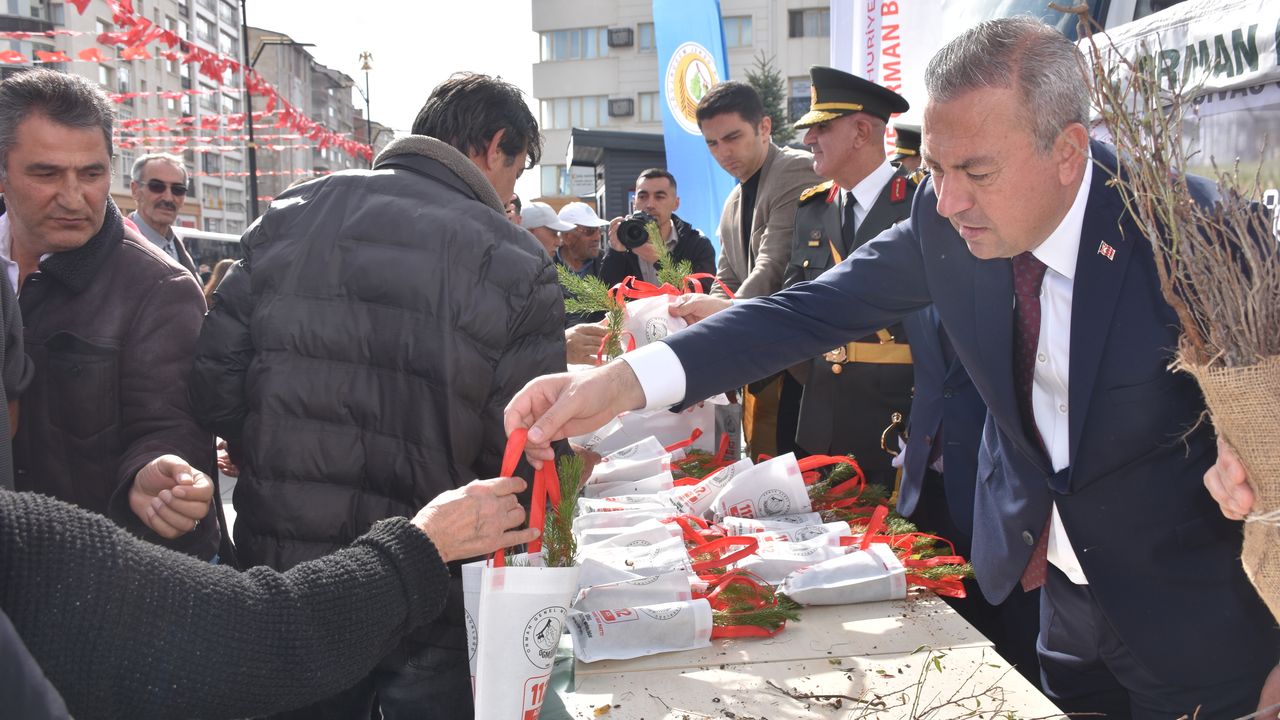 Sivas'ta Cumhuriyet'in İlanı İçin 21 Pare Top Atışı