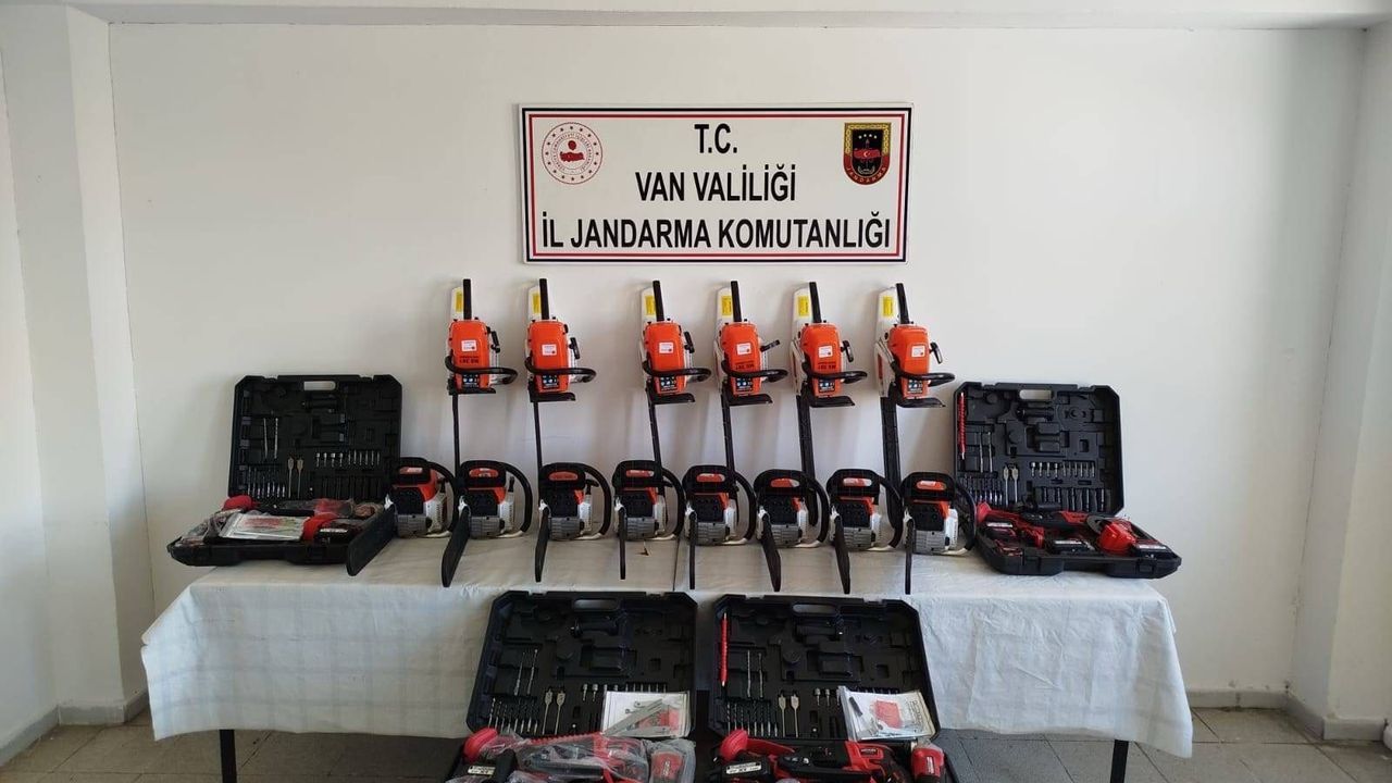 Van'da 430 Bin TL Değerinde Gümrük Kaçağı Eşya Bulundu