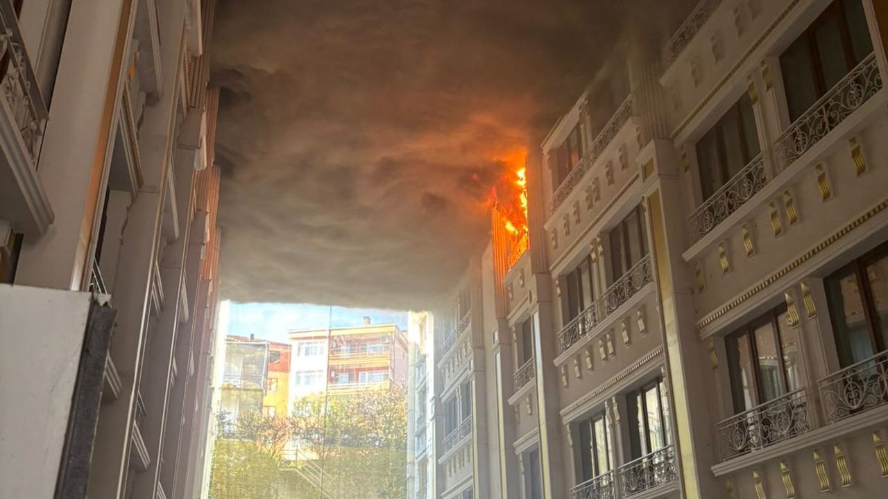 Yalova'da 5 Katlı Otelde Yangın