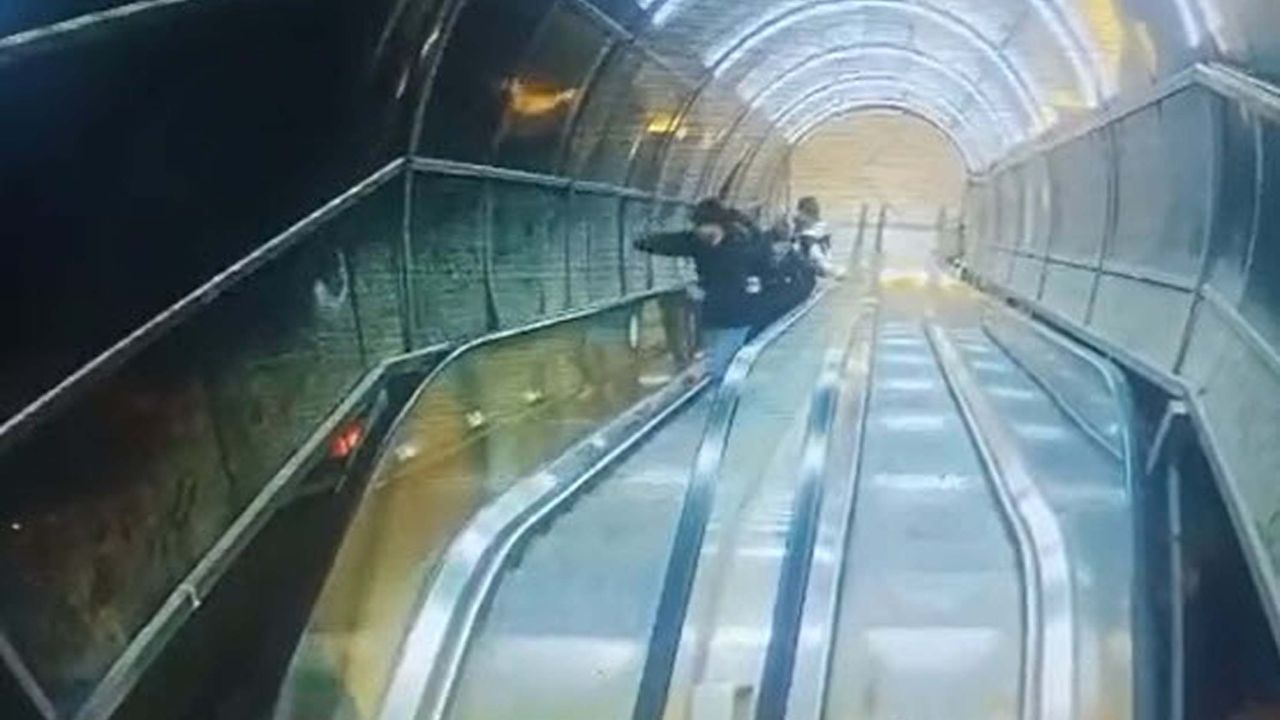 Yaya üst geçidinin korkuluklarına saldırı