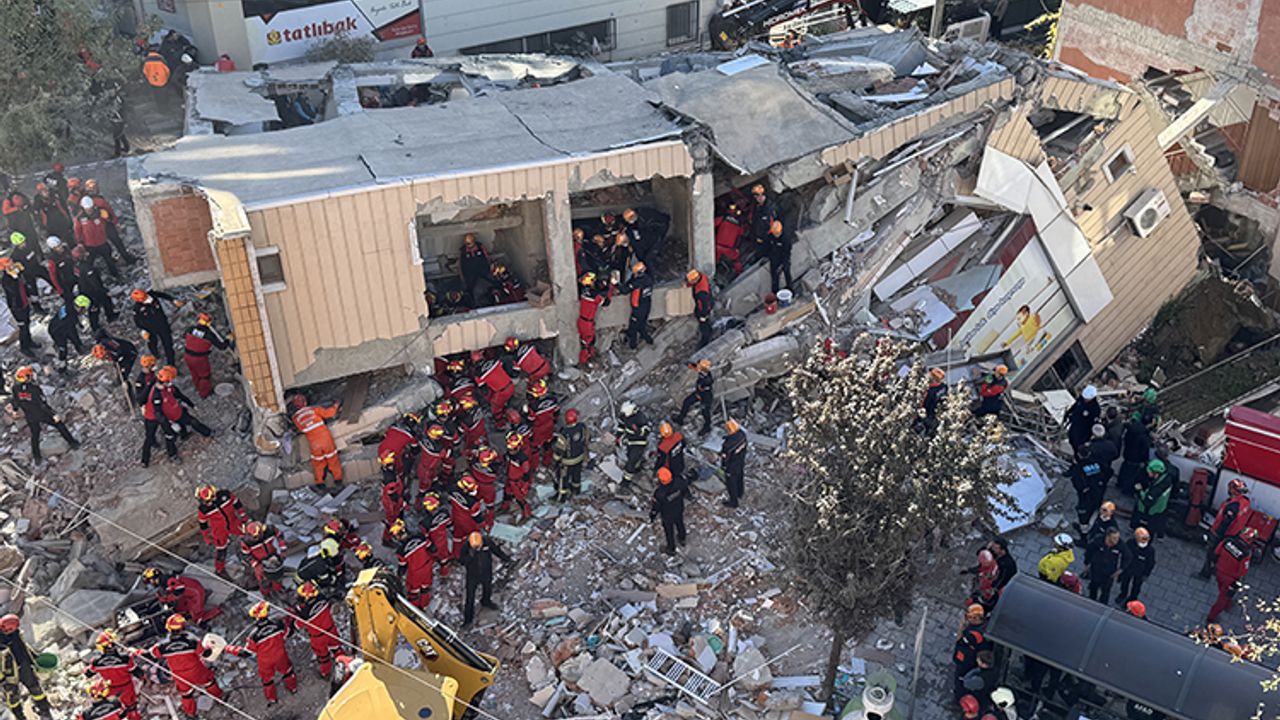 Gebze'de yıkılan binanın enkazından bir çocuğun cansız bedenine ulaşıldı