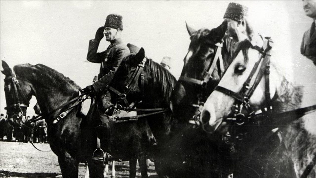 Düşman Kardeşler: Doğu ve Batı'nın Mücadelesi