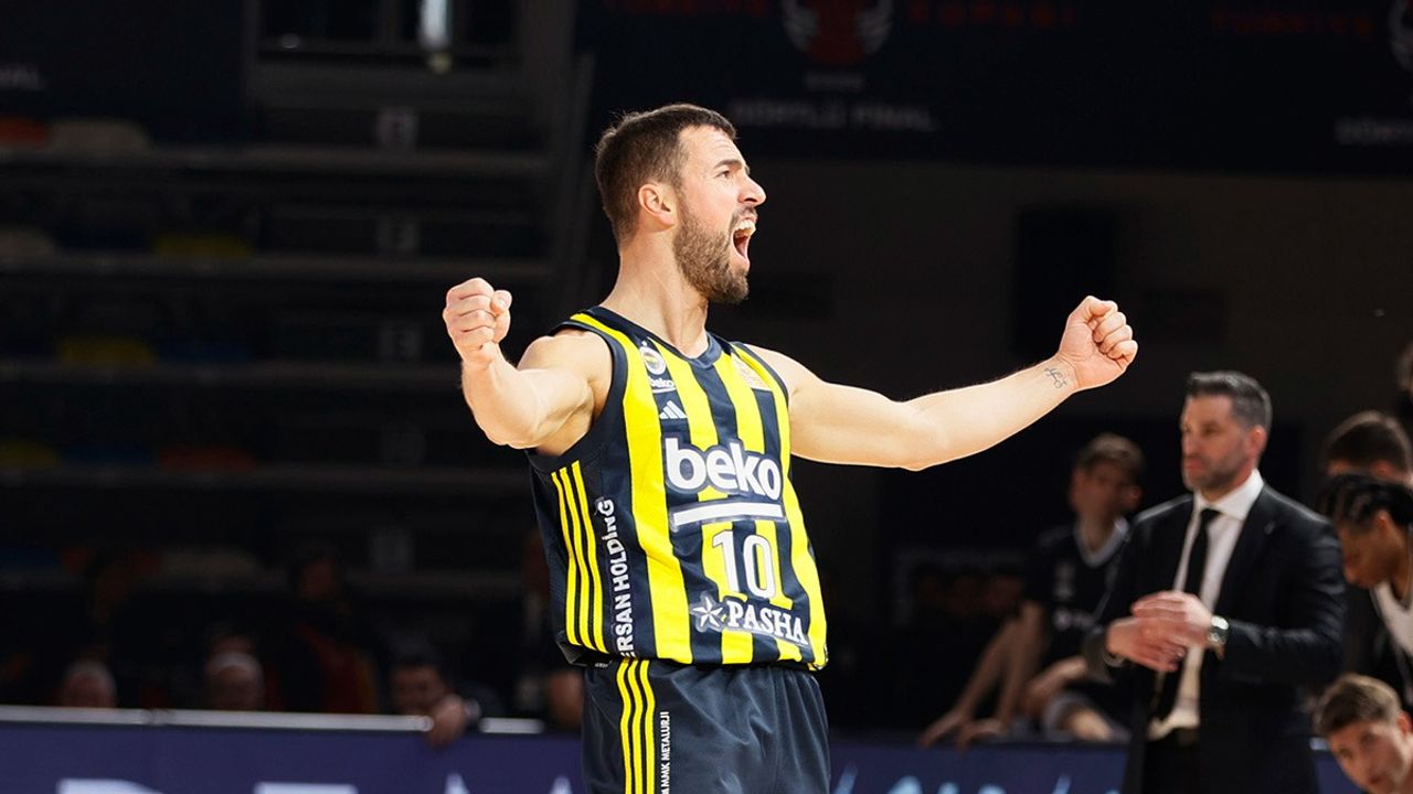 Fenerbahçe Kaptanı Alkollü Araç Kullanırken Yakalandı: Ehliyetine El Konuldu