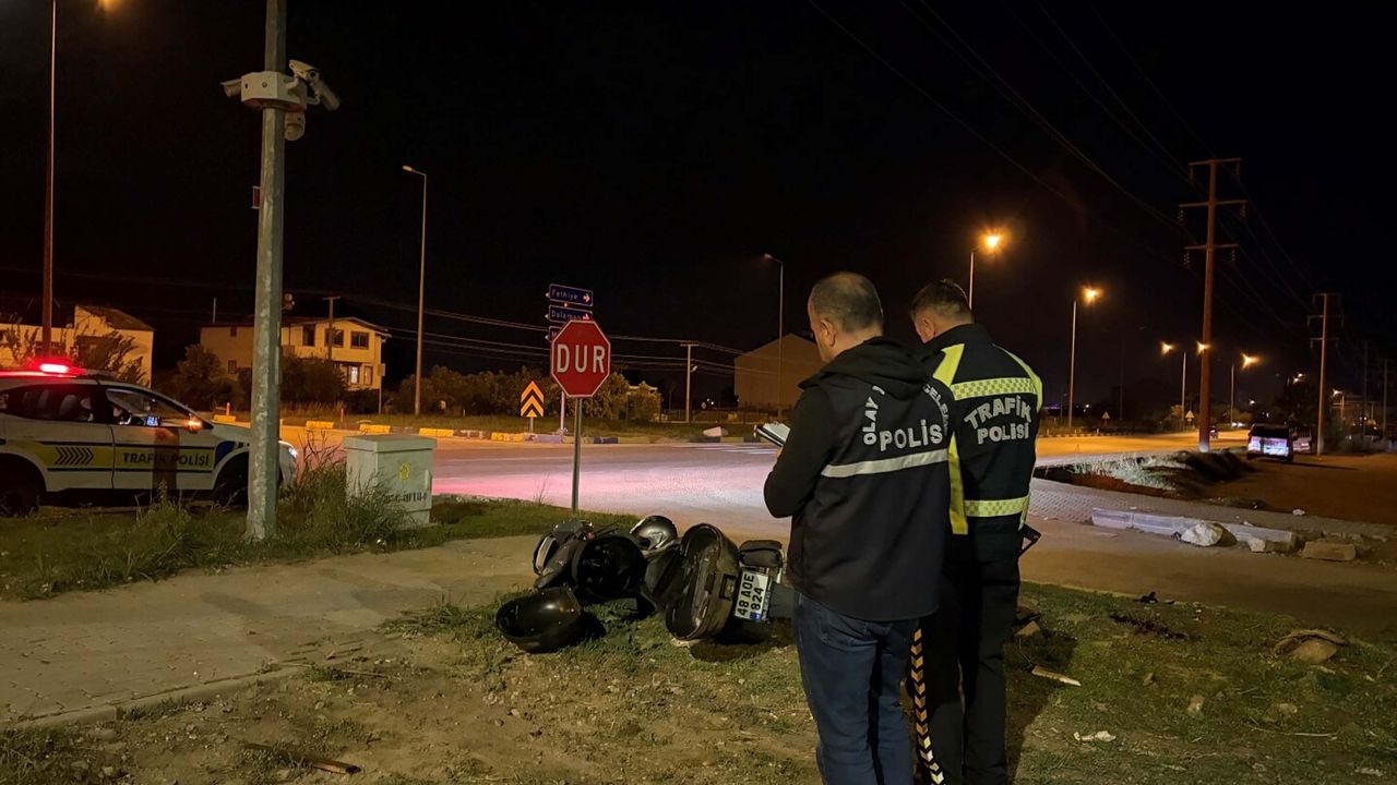 Motosikletiyle refüje çarpan öğrenci hayatını kaybetti