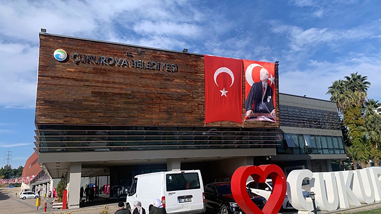 Ortağını darbeden kişi kendi tabancasıyla yaralandı