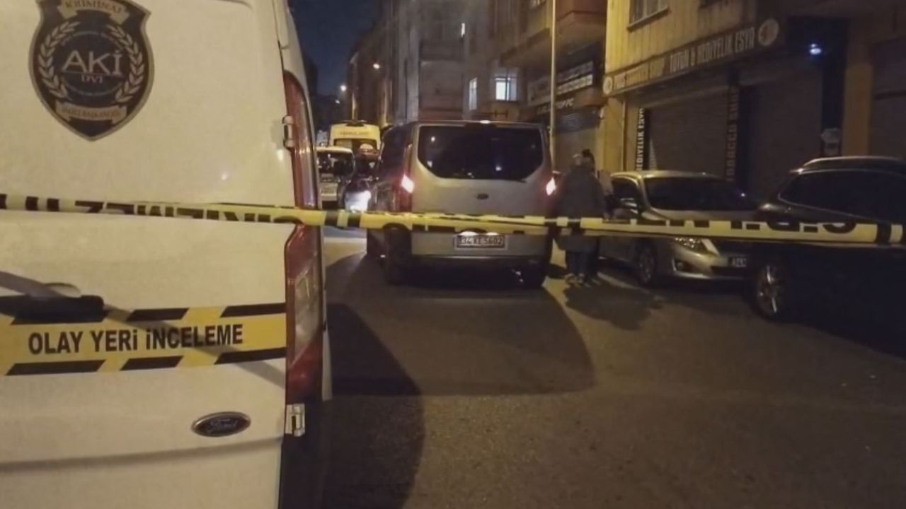 Ümraniye'de Tartıştığı Oğlunu ve Kardeşini Bıçakladı