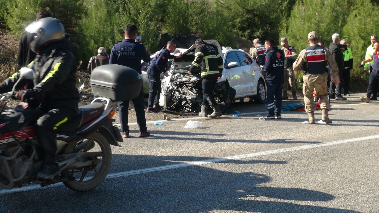 Kilis'te otomobil ve hafif ticari araç çarpıştı