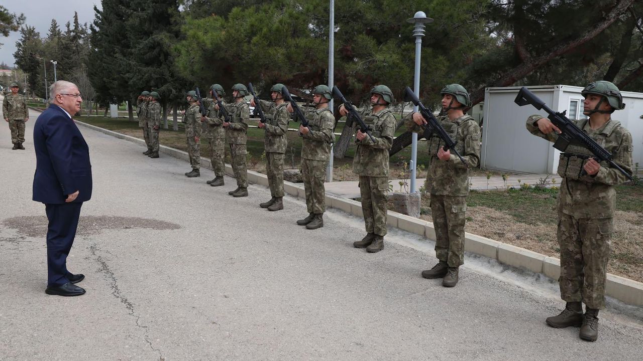 Bakan Güler, Kilis'te birliklere denetim gerçekleştirdi