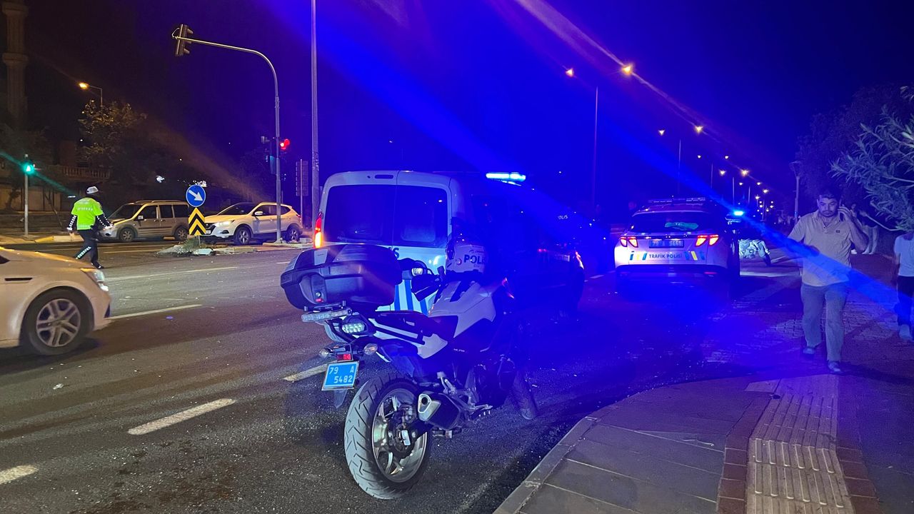 Kilis'te Tır ile Motosiklet Çarpıştı