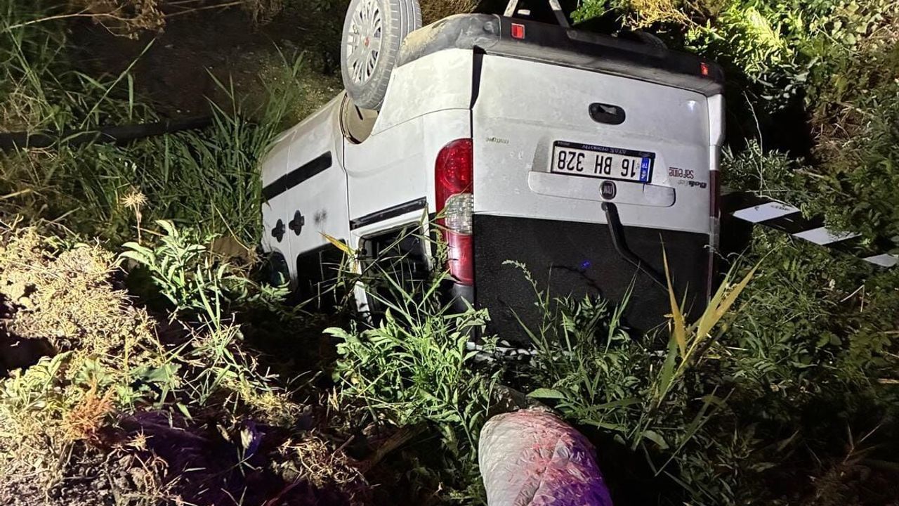 Bursa'da hafif ticari araç dere yatağına uçtu