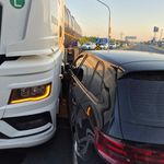 Ayvalık'ta otomobil ve tanker çarpıştı