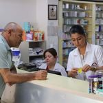 Eczanede başlayan mesaisi tarlada son buluyor