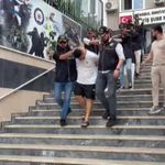 Kendilerini banka güvenlik koordinatörü olarak tanıtarak dolandırdılar