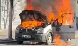 Hafif ticari araç yandı